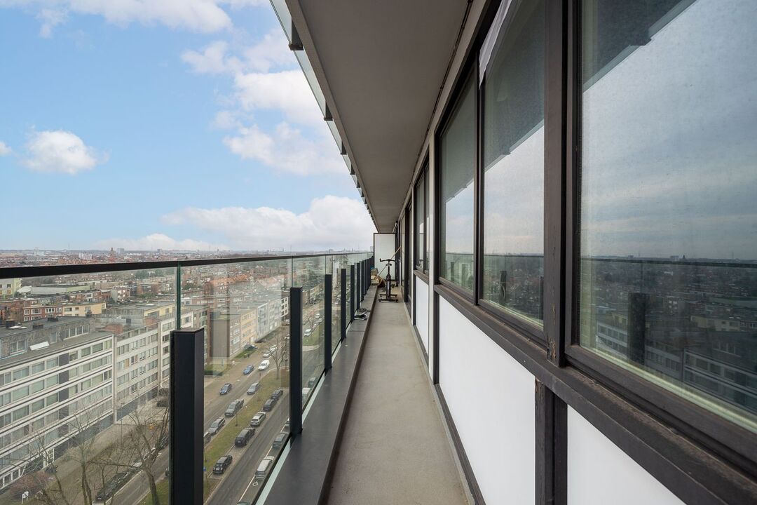 2 slaapkamer appartement op de 11e verdieping in Merksem te koop! foto 11