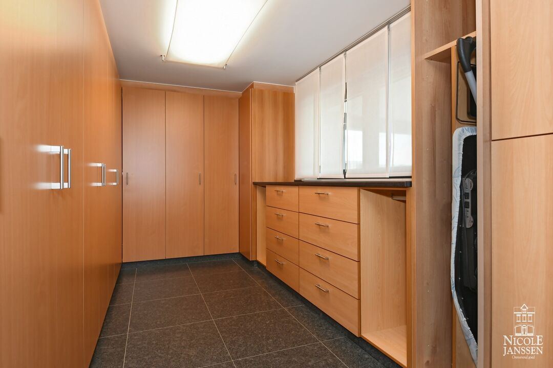 Schitterend ruim luxe-appartement van ca. 161m² met royaal terras in het centrum van Lanaken foto 16