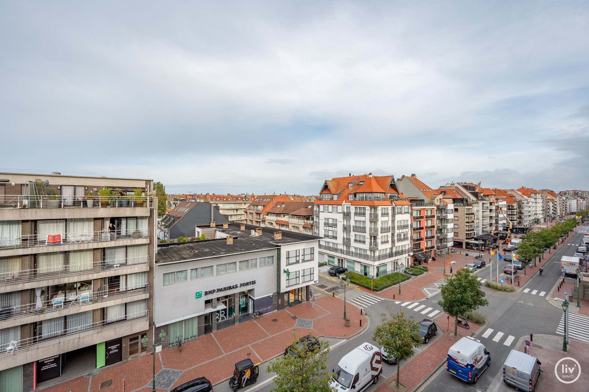 Prachtig gerenoveerd duplex appartement met ruim Westgericht terras gelegen op de Lippenslaan te Knokke. foto 38