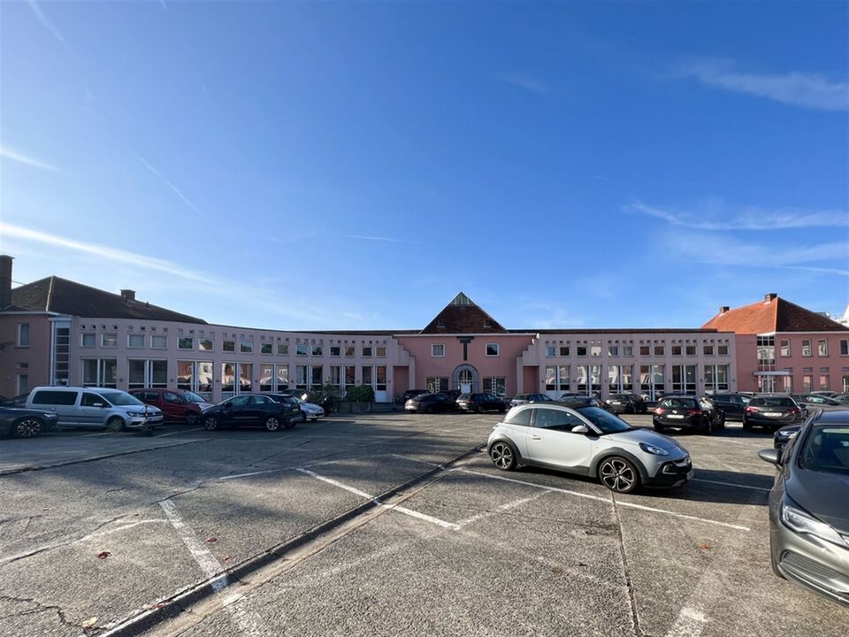 Kantoorruimte te huur, met uiterst commerciële ligging te Sint Denijswestrem foto 8