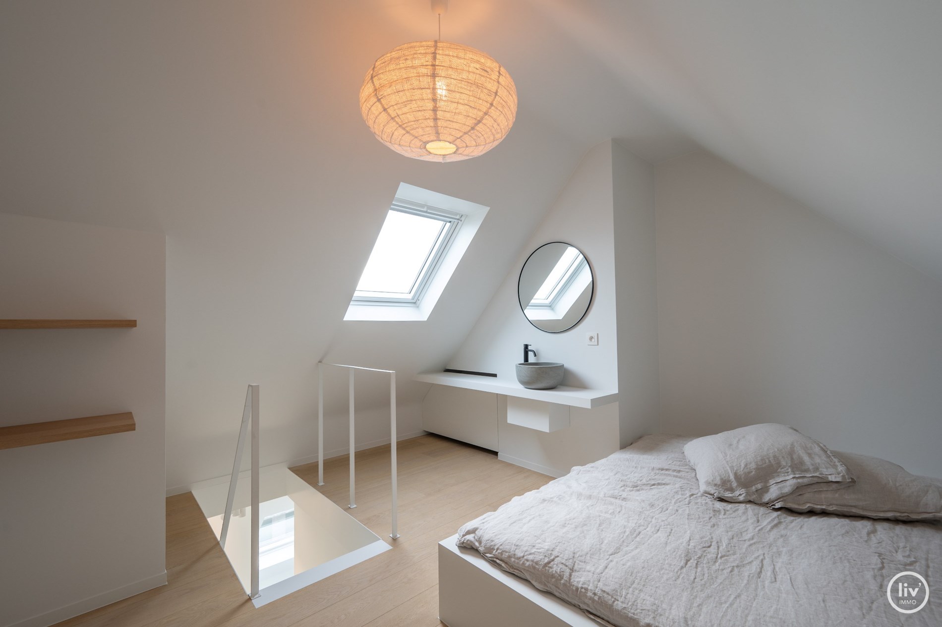 Prachtig gerenoveerd duplex appartement met ruim Westgericht terras gelegen op de Lippenslaan te Knokke. foto 17