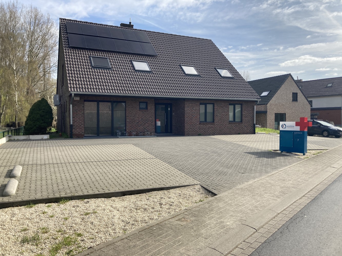 Volledig gerenoveerd pand (vernieuwbouw huisartsenpraktijk) - momenteel 6 dokterskabinetten - overdracht aandelen foto 1