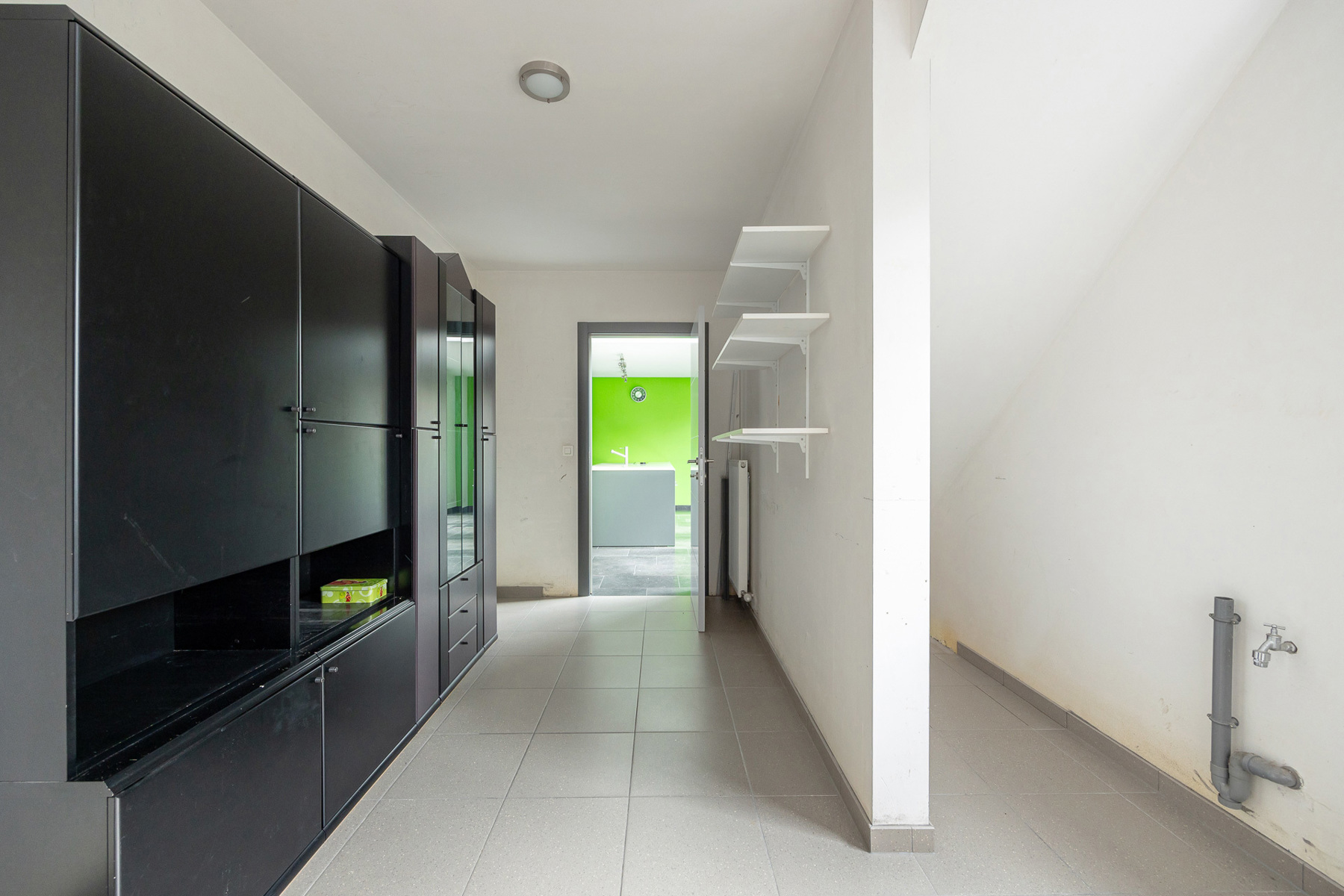 Ruime (297 m²) en energiezuinige woning met 3/4 slaapkamers, terras en dubbele garage. foto 7
