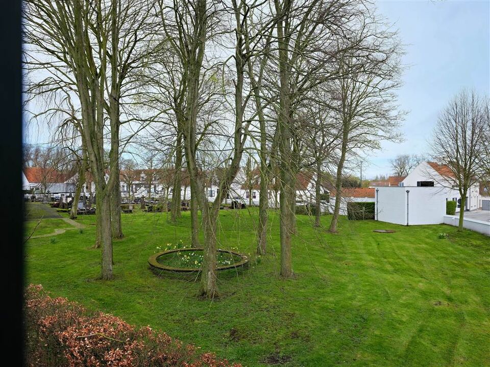 Oostkerke Uniek wonen in voormalige Pastoriewoning met grote tuin en garage foto 42