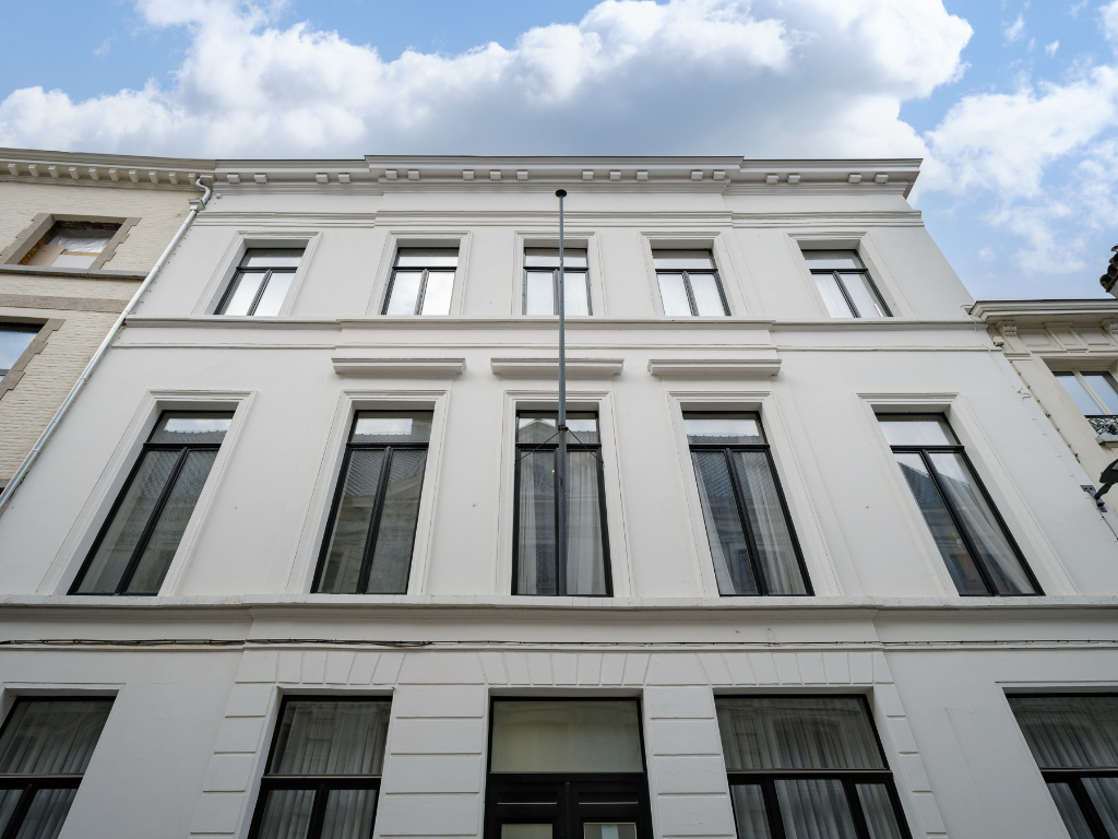 Toplocatie Centrum Gent – Stijlvol gerenoveerd duplex-appartement met ‘loft-allures’ en terras in de Koningstraat nabij het Sint-Baafsplein. foto 5