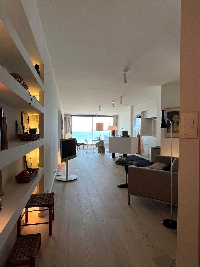 Modern appartement in een vernieuwde residentie op de Zeedijk van het Zoute nabij het Driehoeksplein foto 4