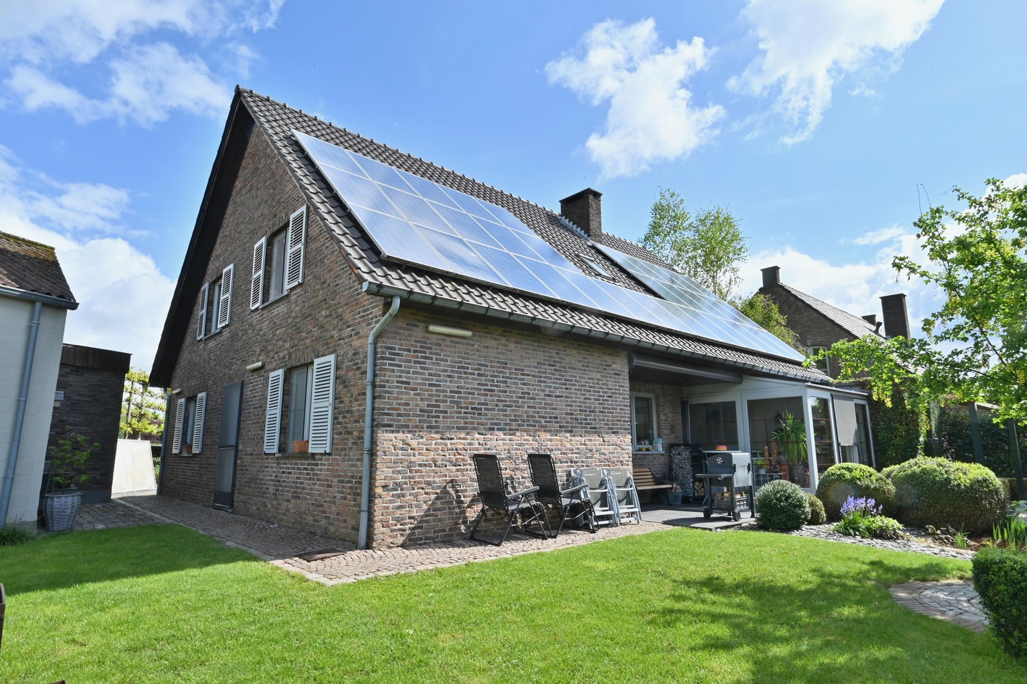 Vrijstaande woning met zonnepanelen, inpandige garage én een extra opslagplaats, gelegen in geliefde woonomgeving te Lanaken-Veldwezelt foto 9
