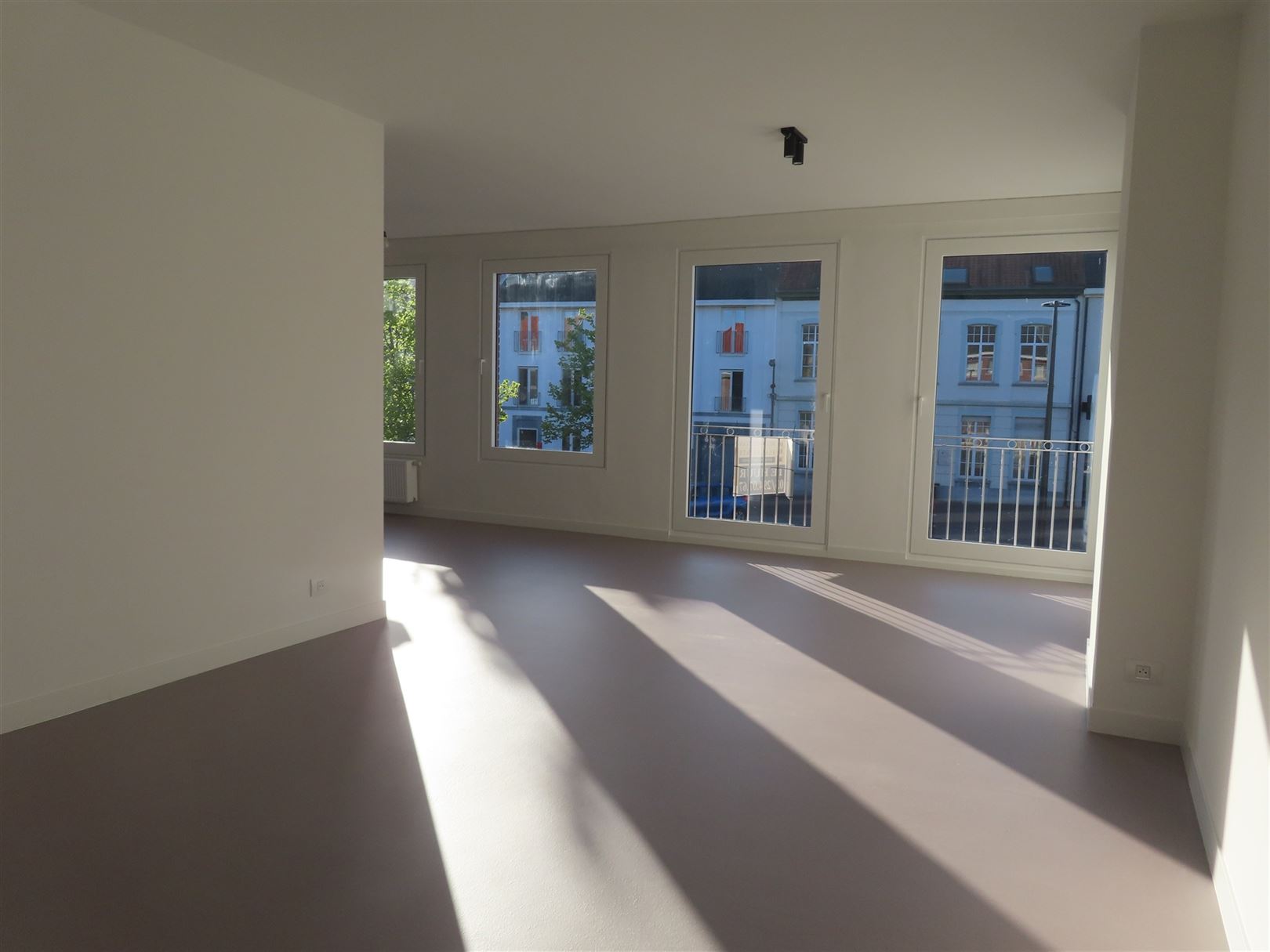 Volledig gerenoveerd appartement (80m²) in hartje Westerlo! foto 1