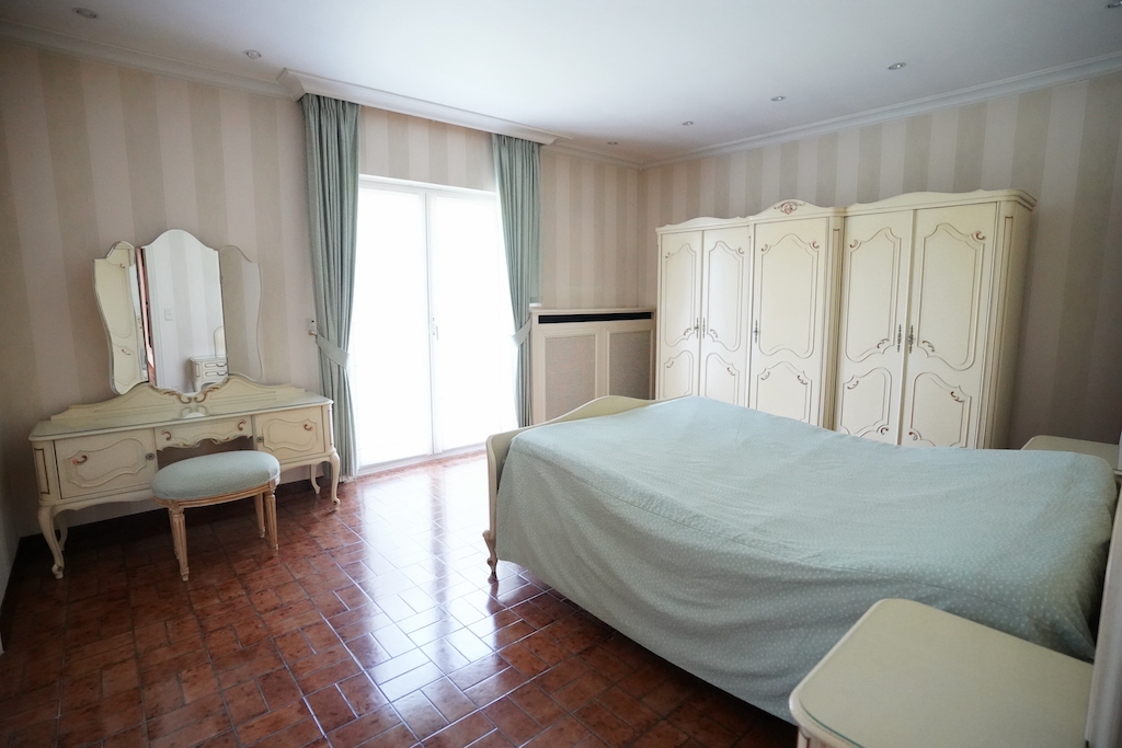 Residentieel gelegen bungalow op 910 m² voorzien van 4 slaapkamers foto 18