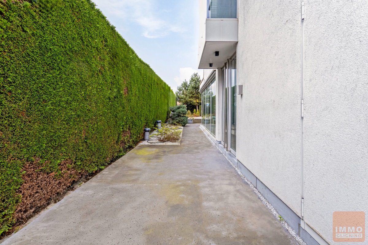 Moderne duplex met zonnig terras foto 13