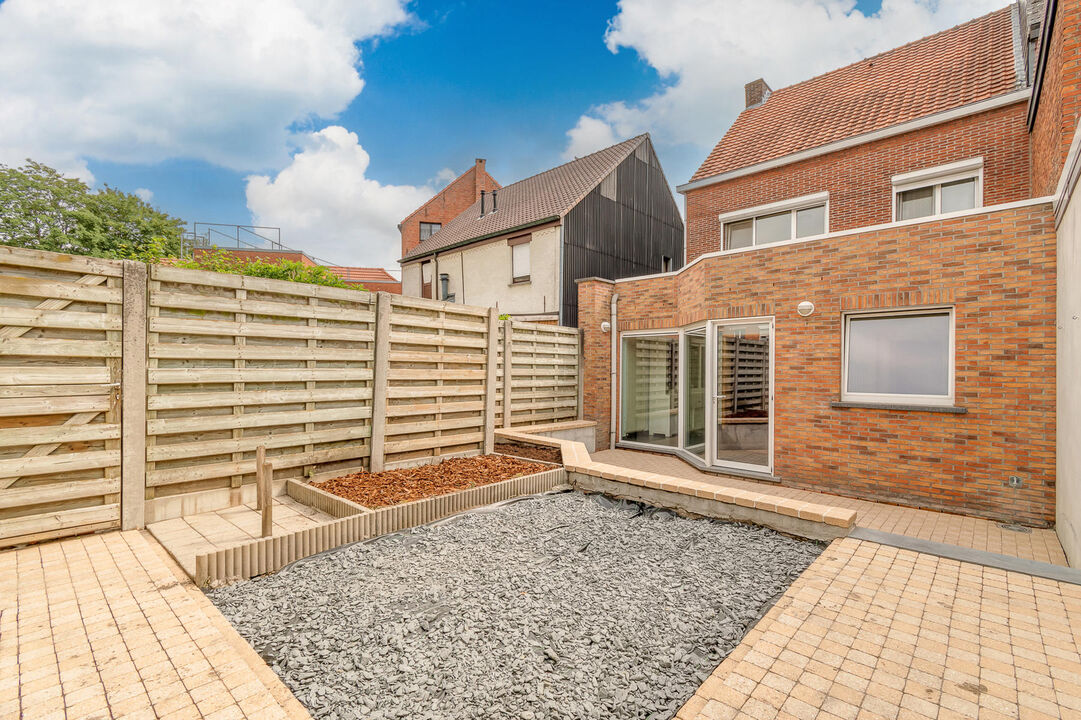 Het betreft een gezinswoning met terras, tuin en dubbele garage gelegen op een perceel van ca. 317m² in het centrum van Turnhout. foto 13