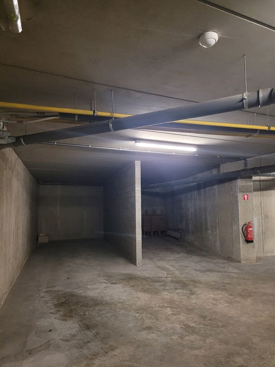 Veilige ondergrondse parkeermogelijkheid in het hartje van Lommel foto 1