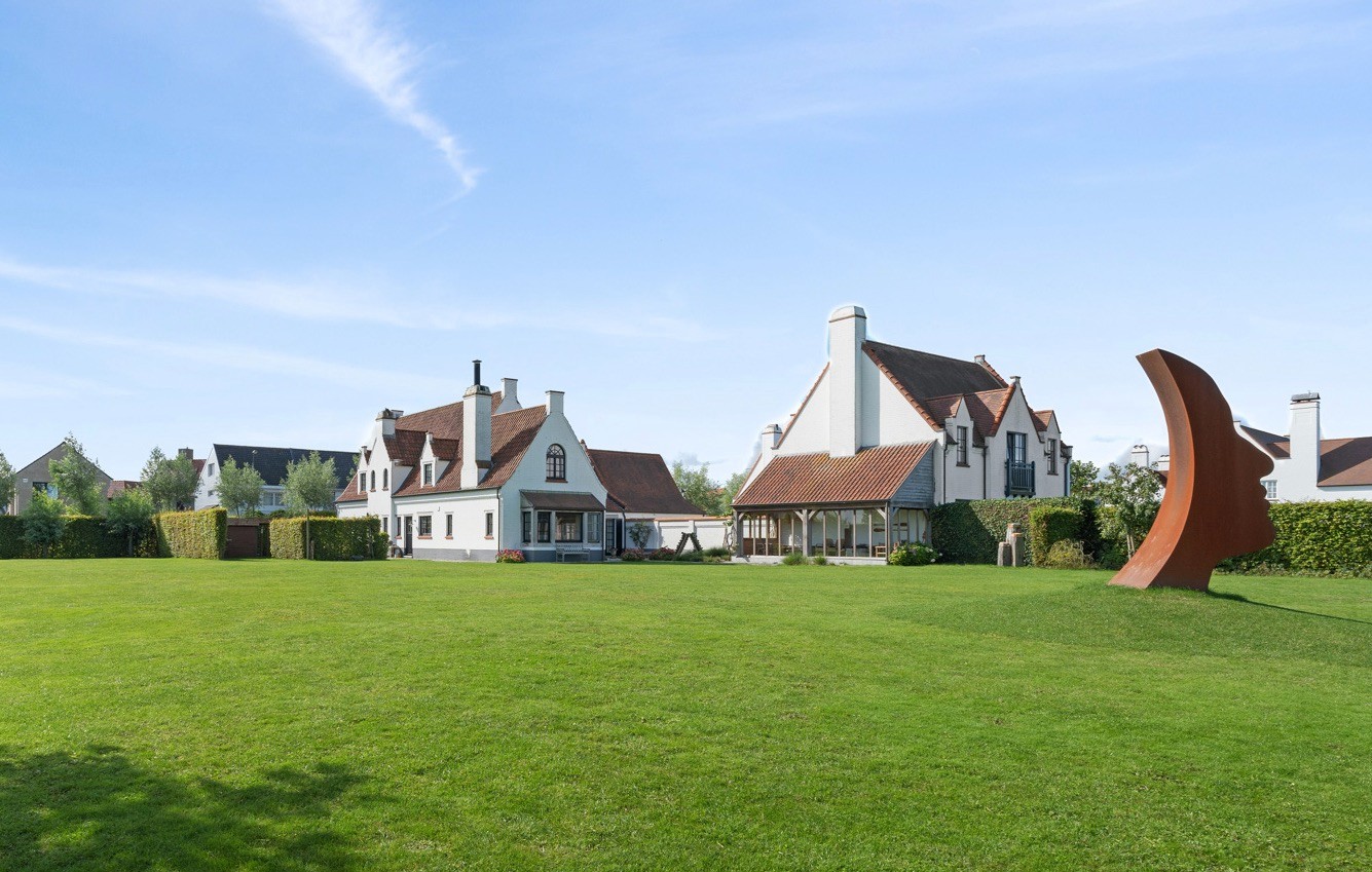 Hedendaagse villa gelegen op een terrein van 2.648m² genietend van open zicht over de Polders. foto 1