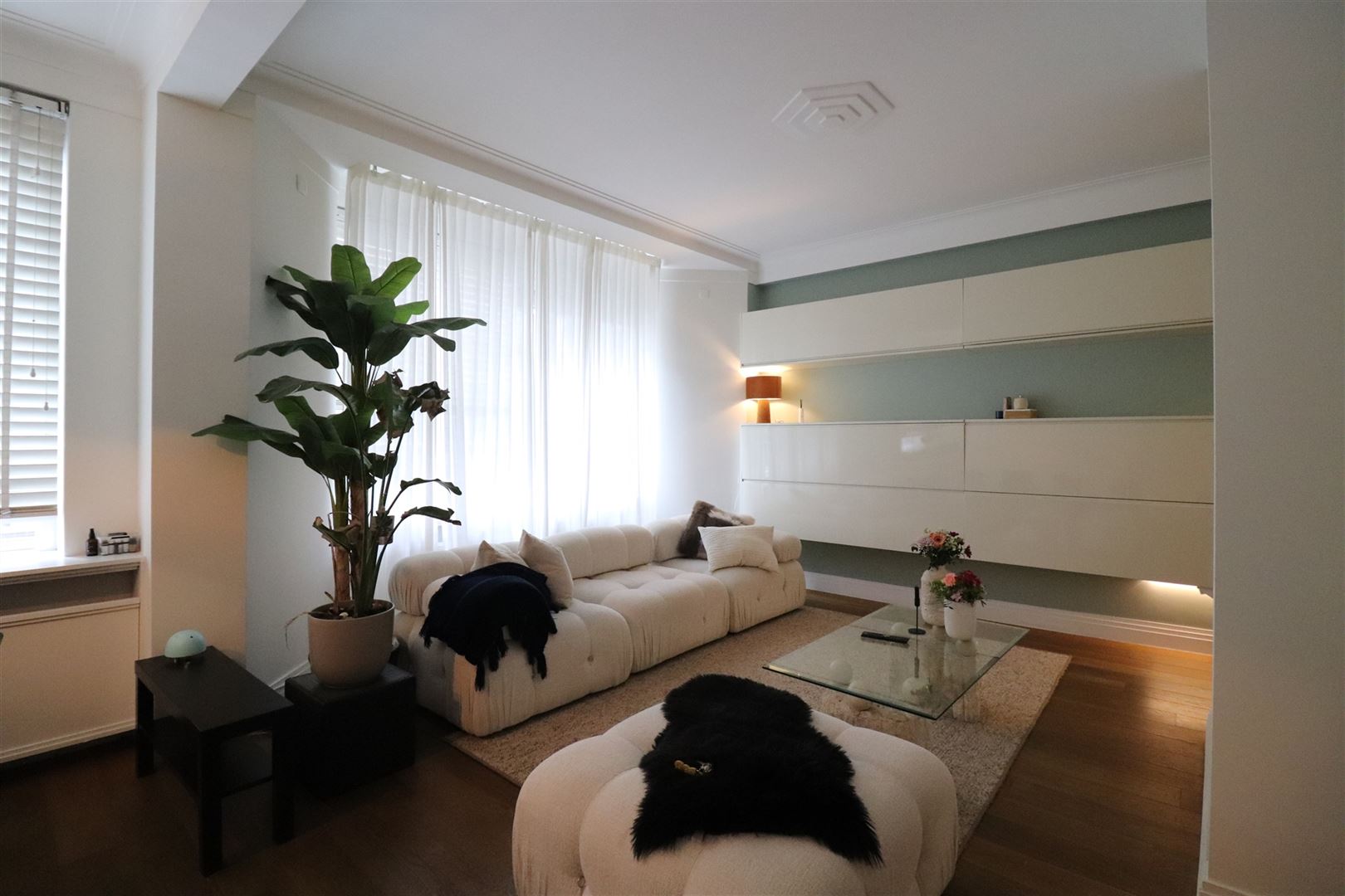 Gerenoveerd loft stijl appartement met 2 slaapkamers foto 1