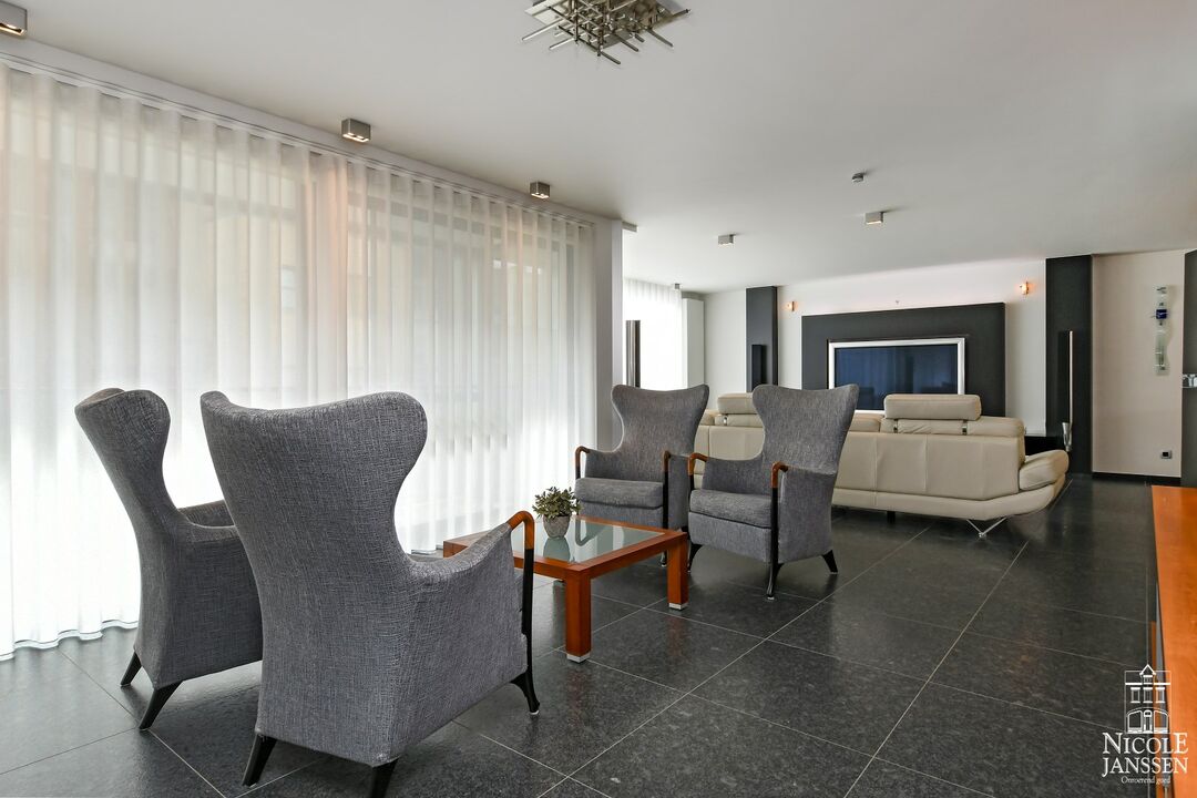 Schitterend ruim luxe-appartement van ca. 161m² met royaal terras in het centrum van Lanaken foto 6