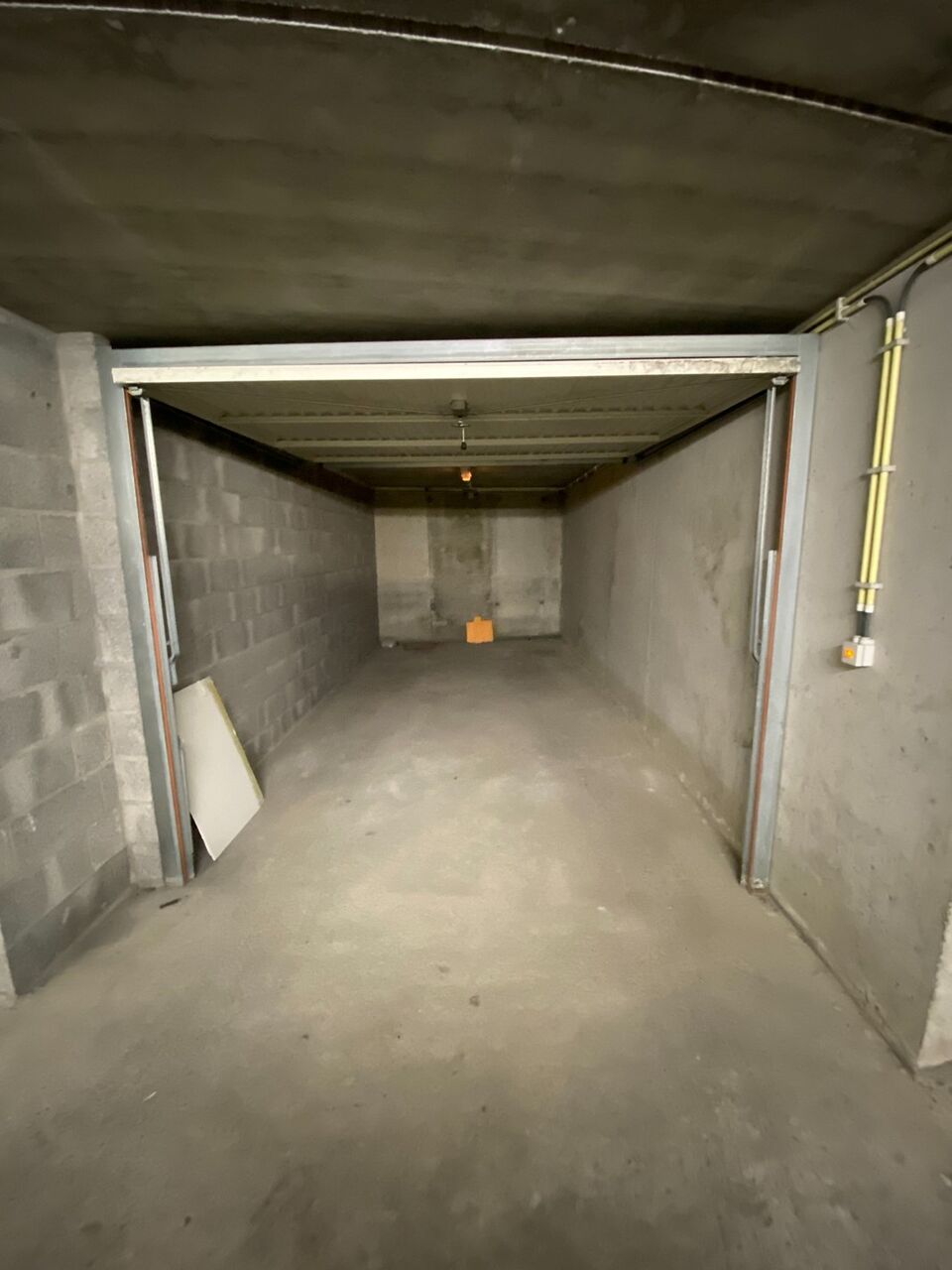Vlot toegankelijke garagebox op niveau -2 in de residentie Seabird te Duinbergen.  foto 2