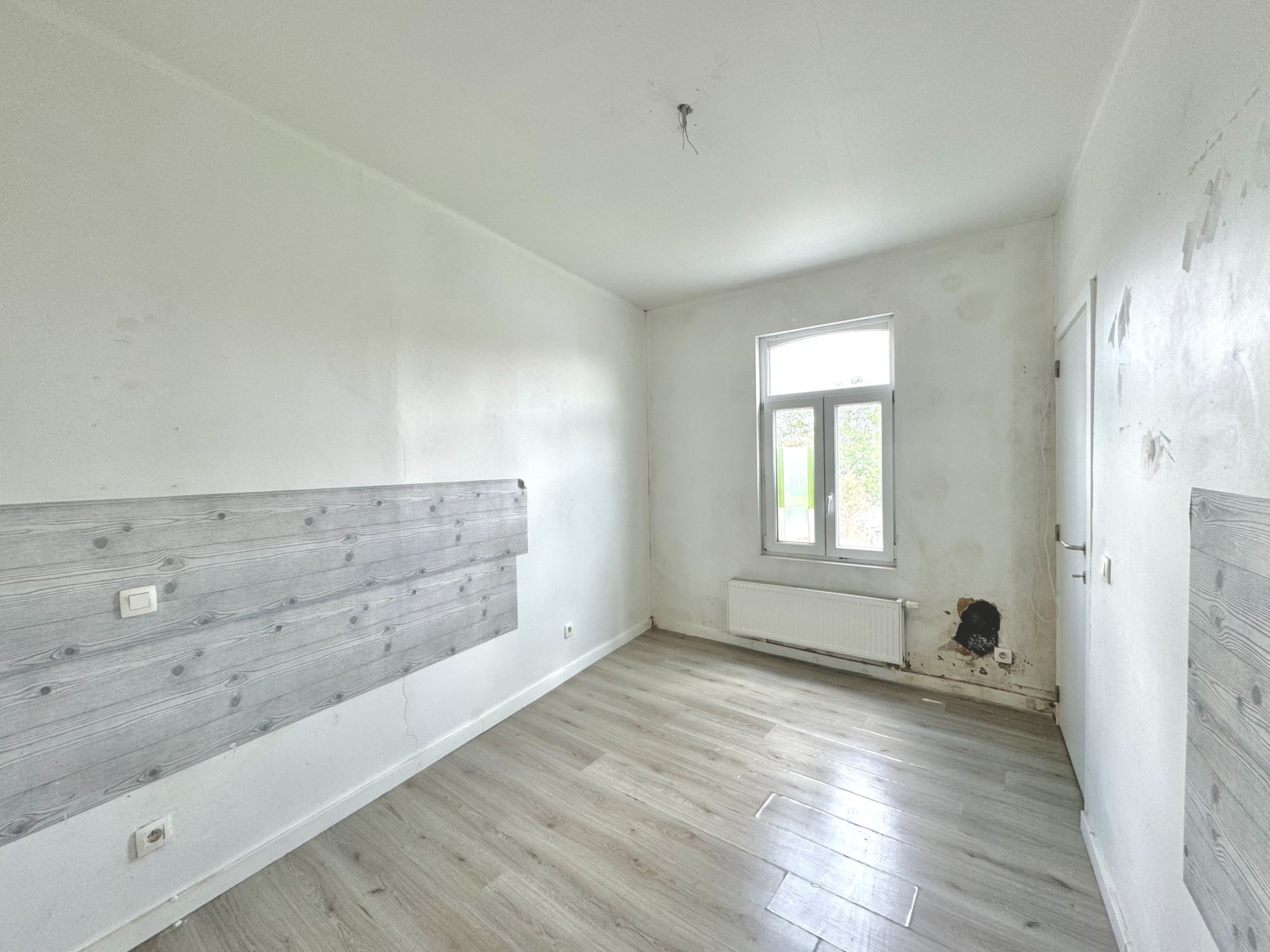 TE RENOVEREN WONING MET 2 SLPKS & GARAGE foto 13