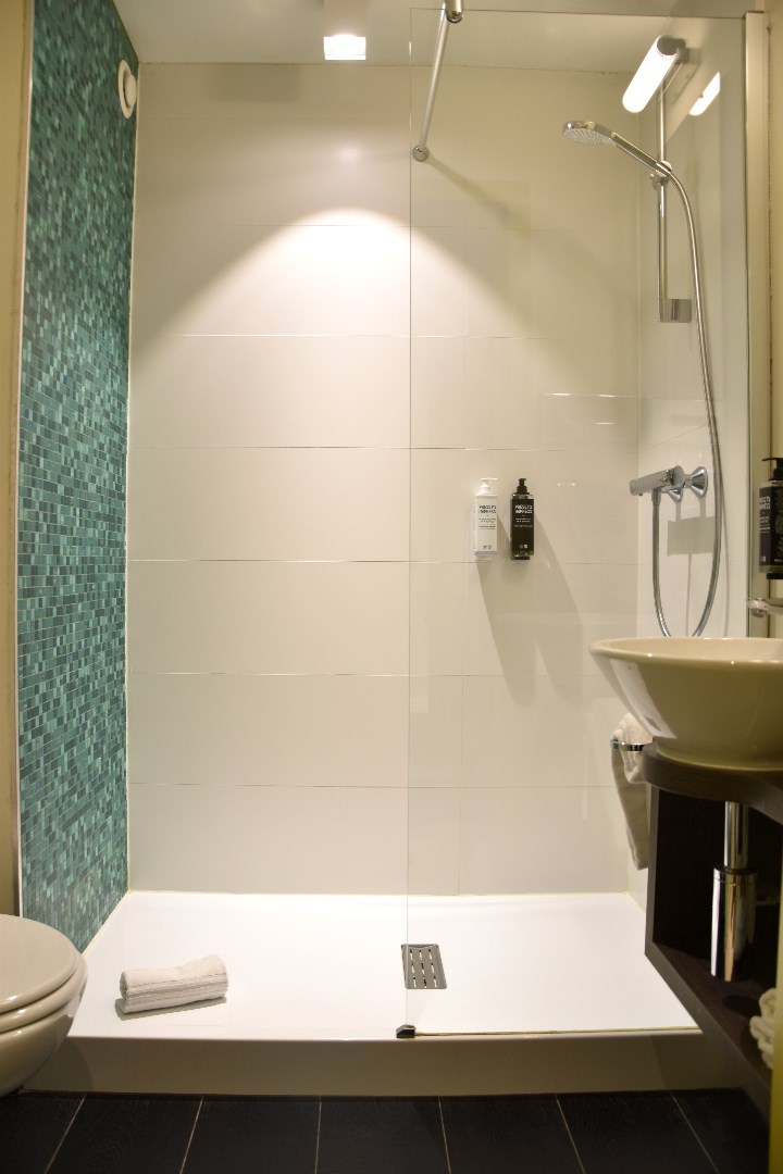 Hotelkamer met aparte badkamer in 'Ibis Style" Kortrijk te koop foto 5