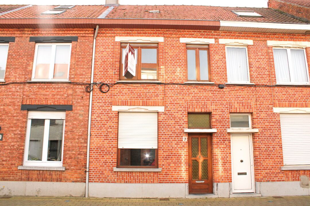 Unieke kans: Tijdloze woning met renovatiepotentieel in het centrum van Sint-Niklaas foto 1