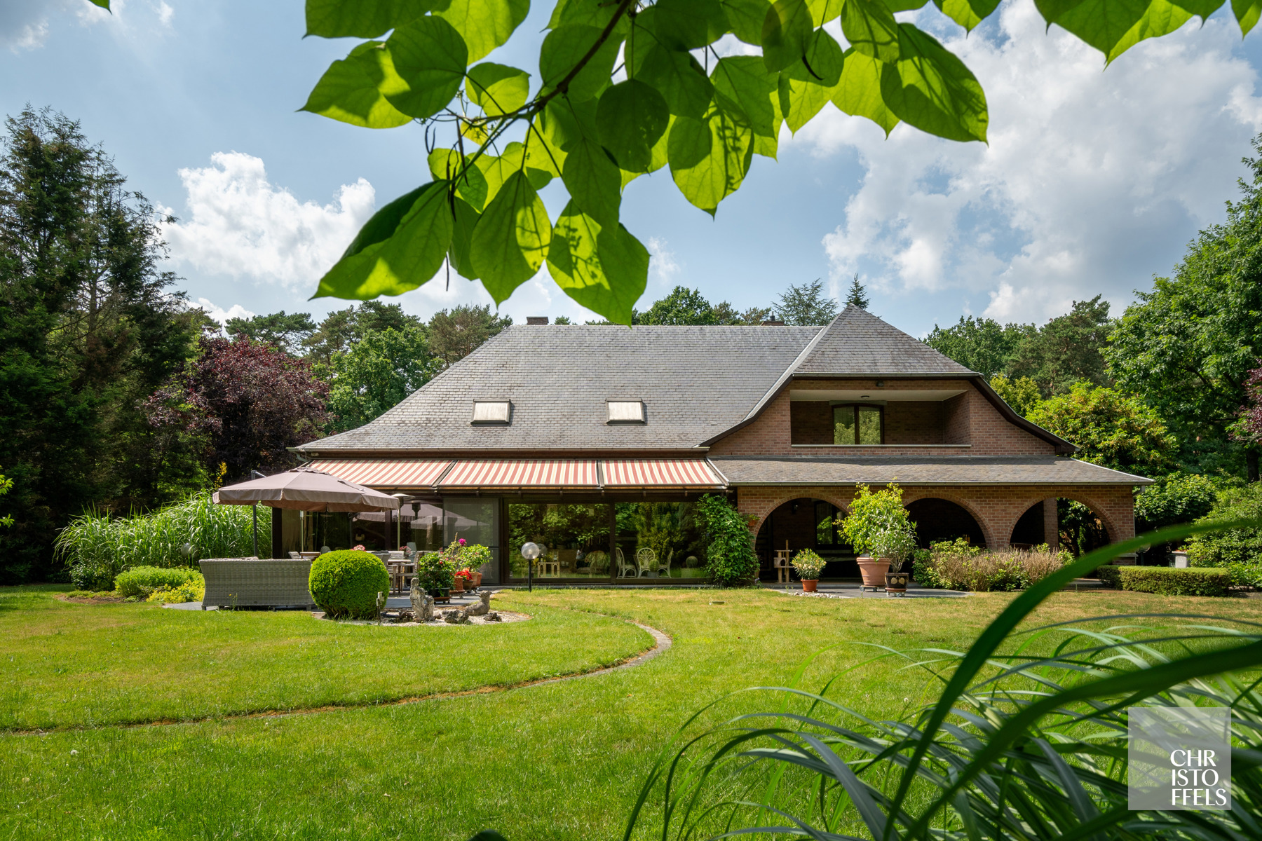 Charmante villa gelegen op een bosrijk perceel van 3.174m²!  foto 29