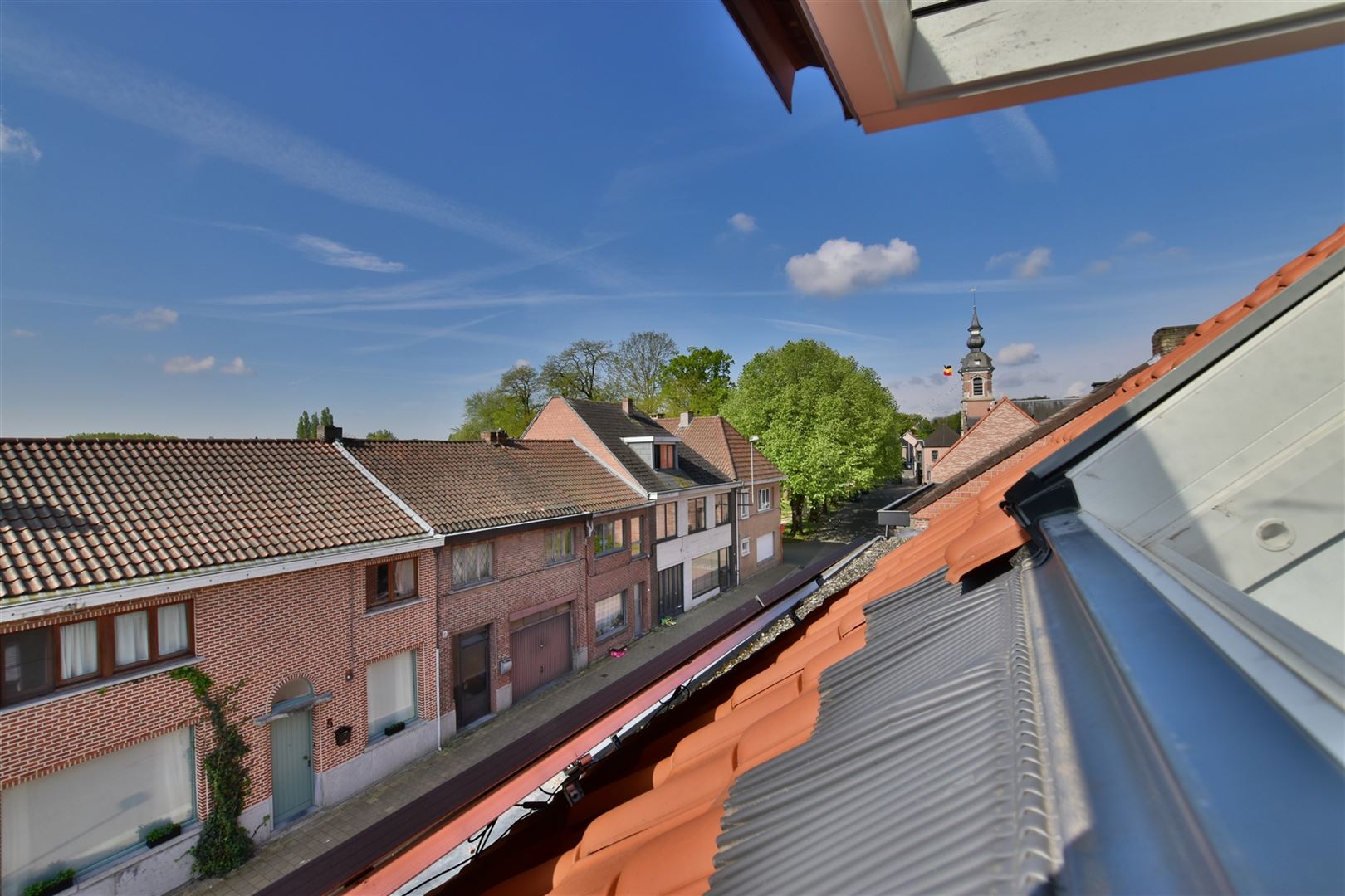 Uitzonderlijk ruim duplex appartement met garage en 2 terrassen in het gezellige Sombeke foto 22