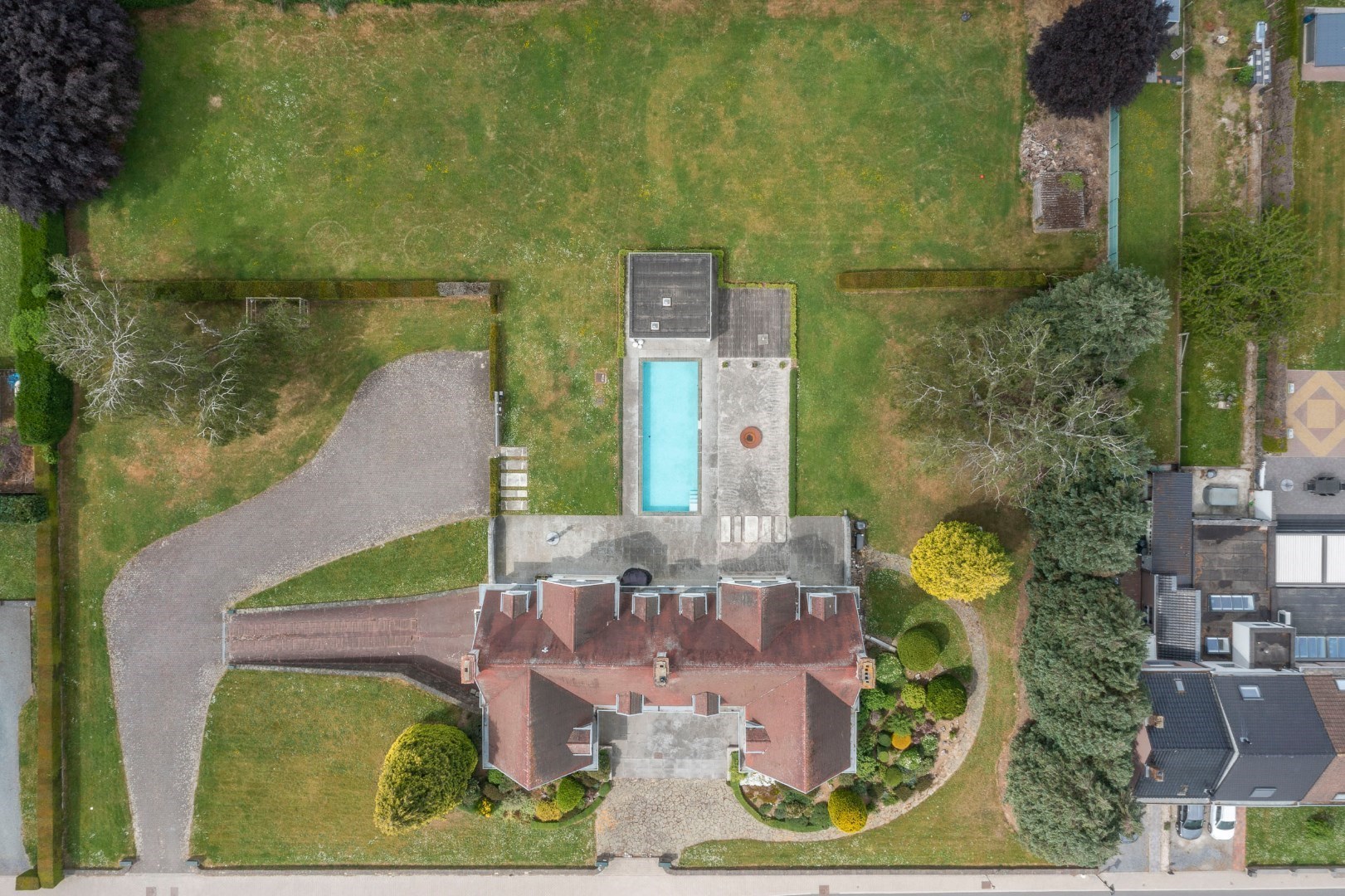 EXCLUSIEVE EIGENDOM - Riante villa op breed terrein (78m) foto 1