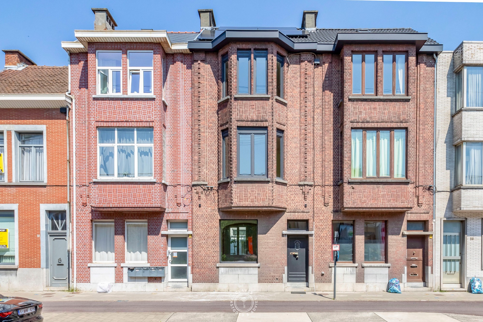 Prachtig gerenoveerde stadswoning met vier slaapkamers foto 1