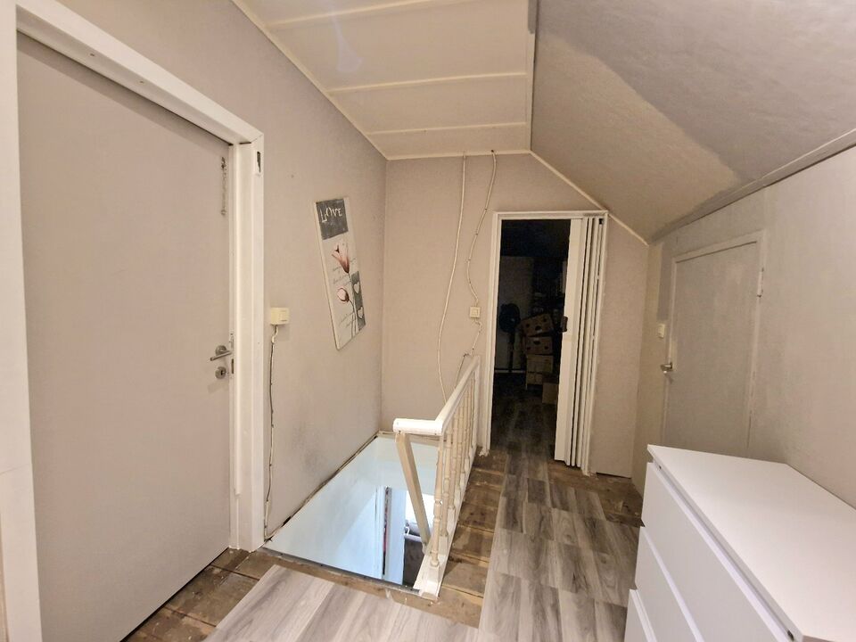 KROMBEKE - Te renoveren halfopen woning voorzien van  slaapkamers en garage. foto 7
