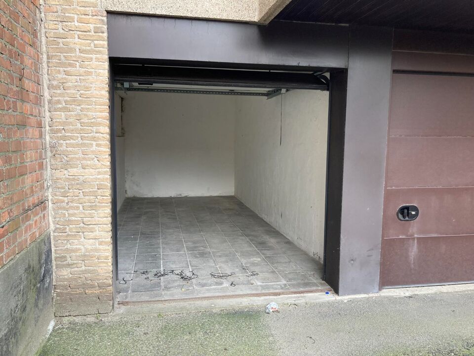 Afgesloten garagebox in residentie Solamar 1 te Oostende  foto 4