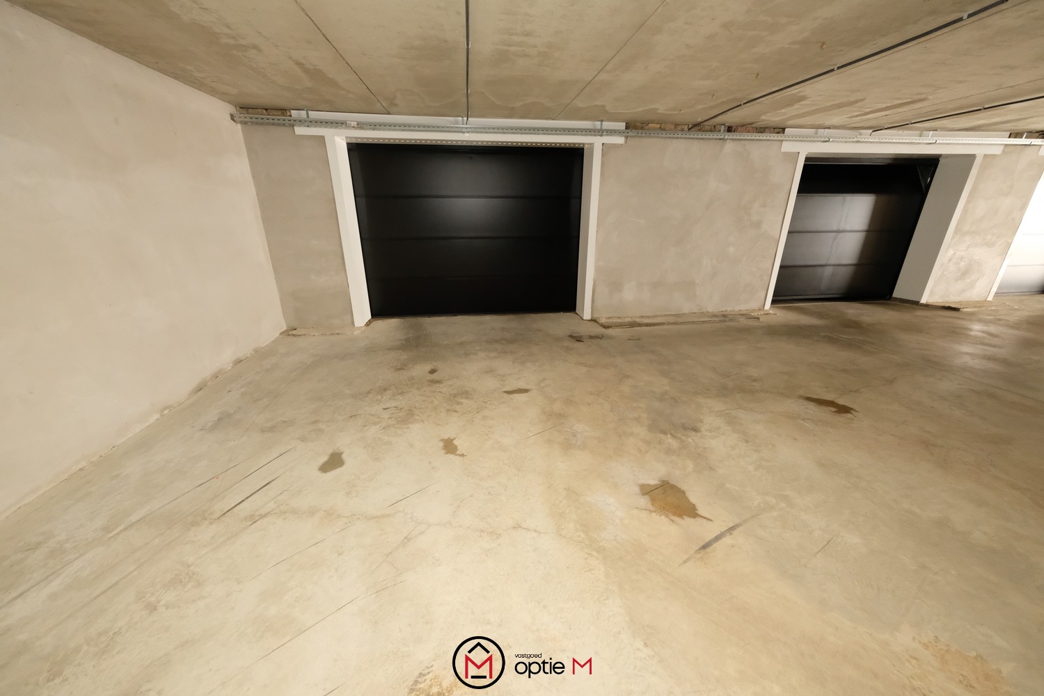 Ruime (60 m2) afgesloten garage/opslag te koop foto 2