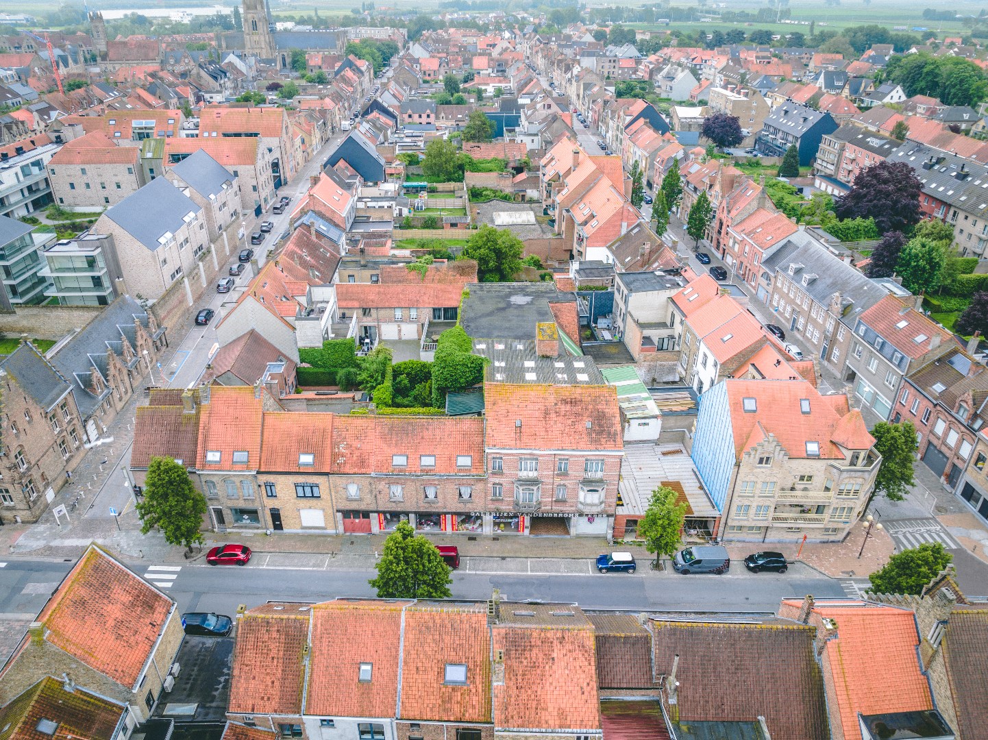 Handelspand met gelijkvloers casco-appartement te Nieuwpoort foto 3