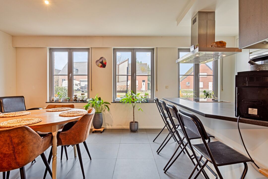 Gelijkvloers appartement met 2 SLPKS en terras gunstig gelegen in Dessel ! foto 6