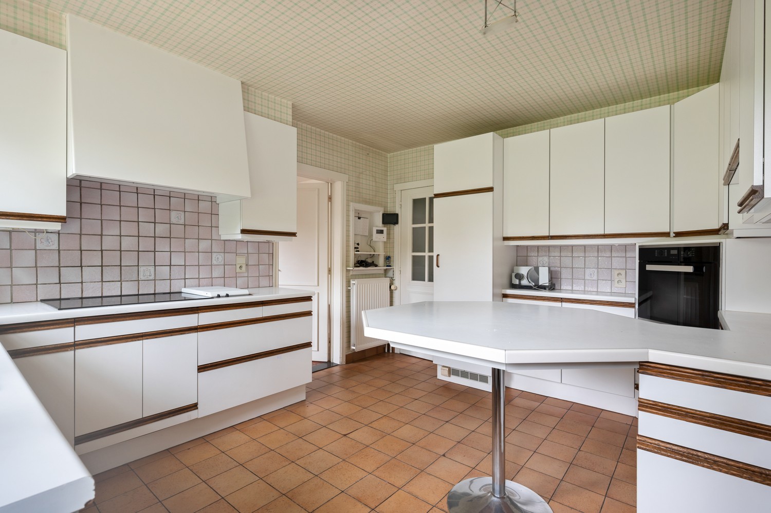 Charmante te renoveren villa met 4 slaapkamers op een bosrijk domein van 3.2 ha te Schoten! foto 12