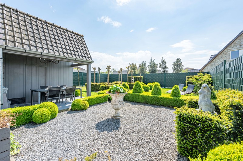 Instapklare, hippe woning (halfopen) te koop in Oostrozebeke (tussen Wakken en Tielt) met ruime tuin! foto 17
