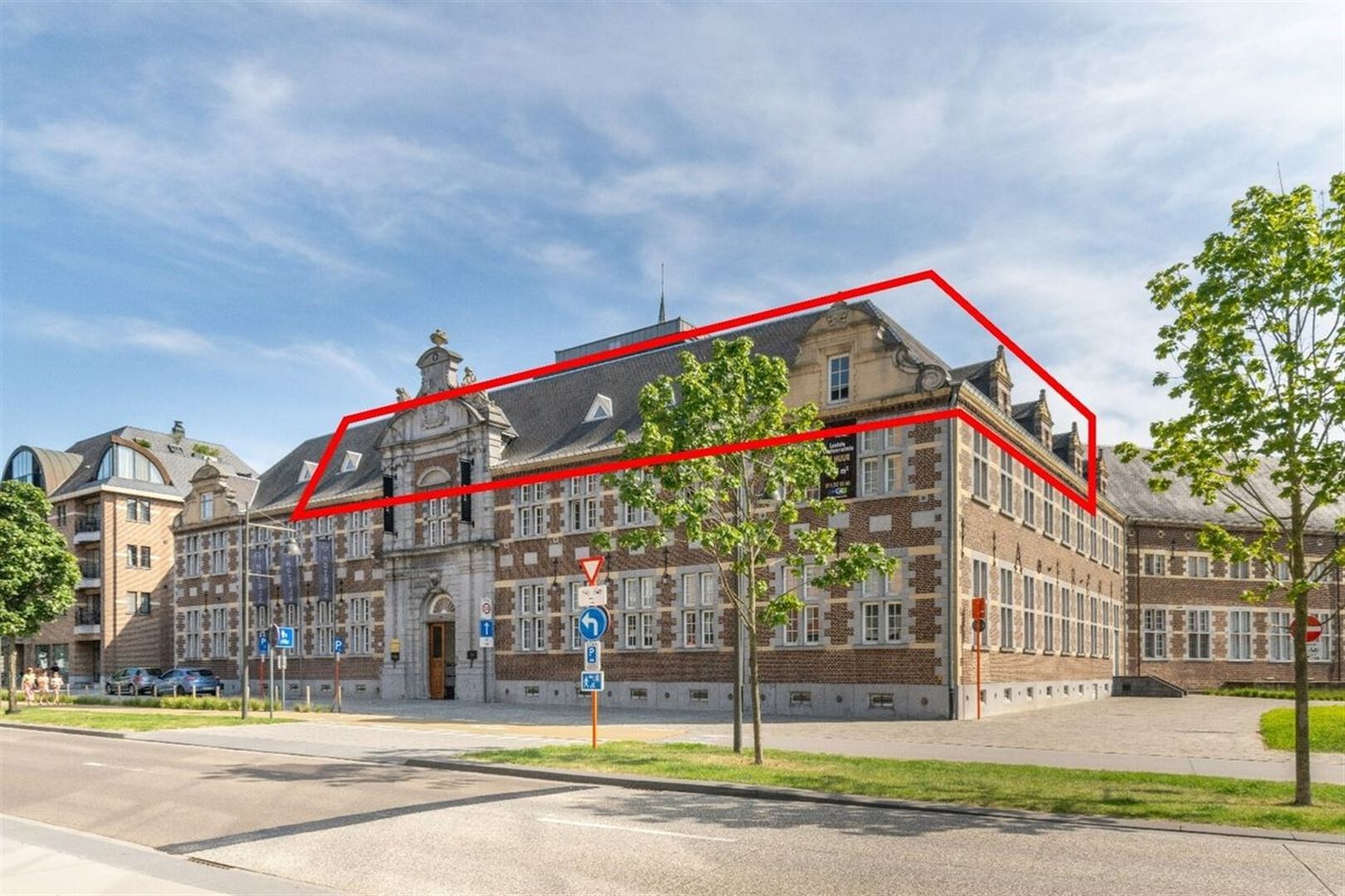 Kantoorgebouw op toplocatie in Hasselt met authentieke uitstraling foto 1