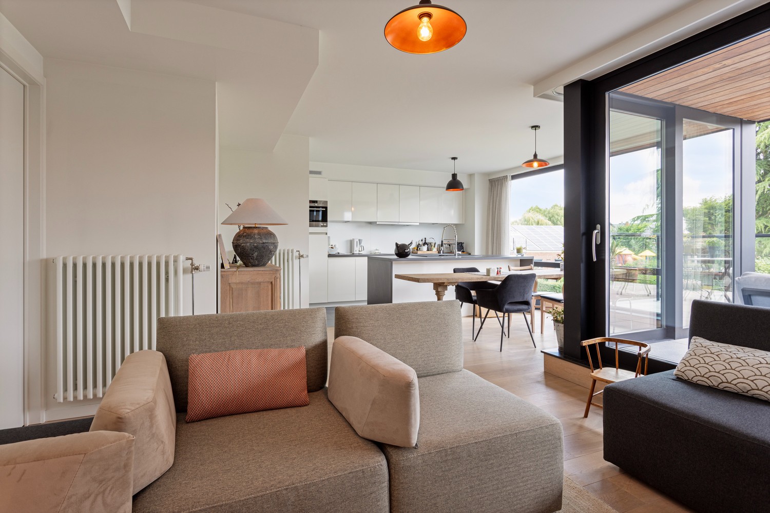 Prachtig appartement op toplocatie in het centrum, het mooiste terras van Sint-Truiden! foto 1