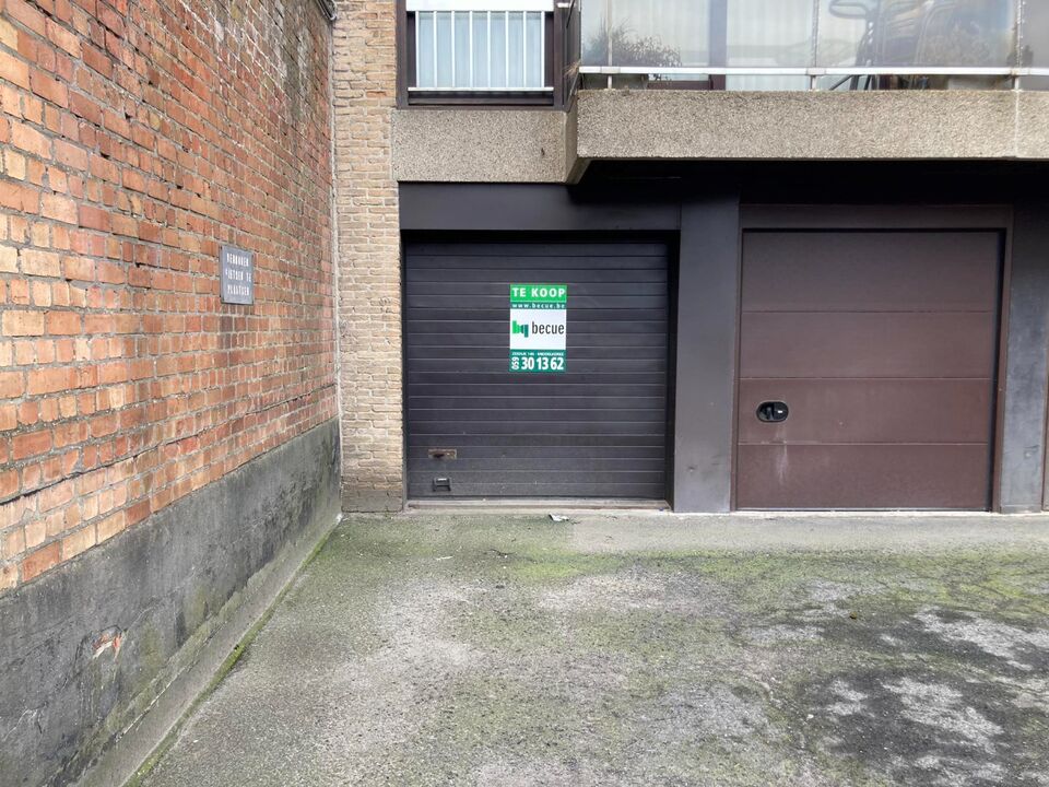 Afgesloten garagebox in residentie Solamar 1 te Oostende  foto 2