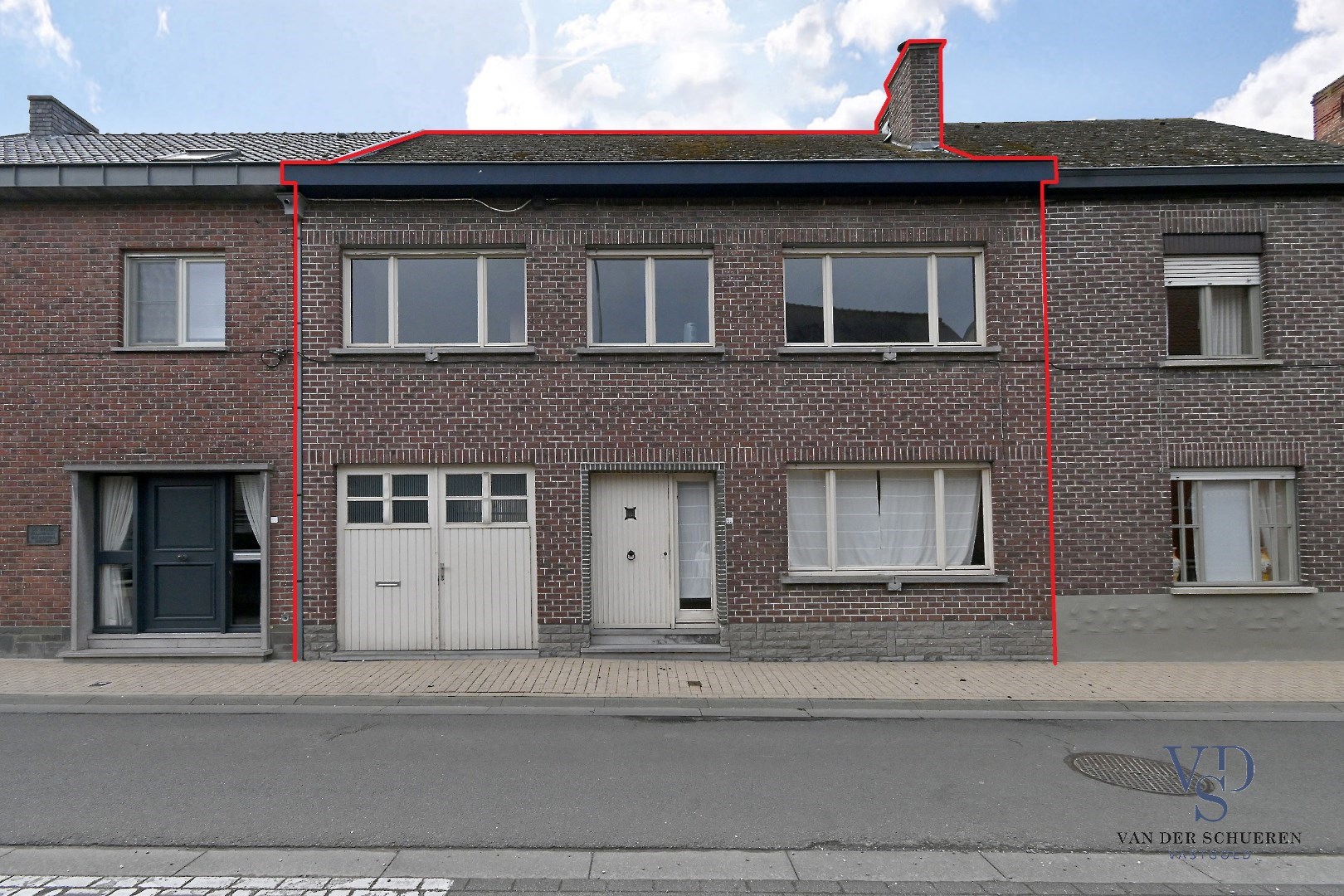 Bijzonder ruime, praktisch ingedeelde rijwoning foto 2