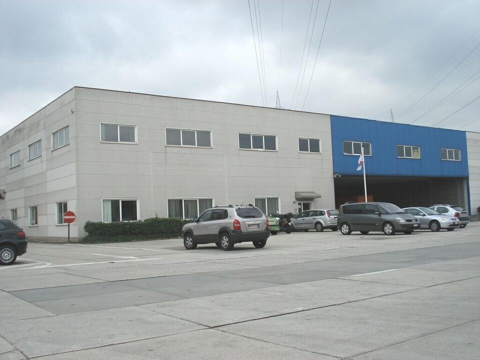 Magazijnen en kantoren in industriezone "Den Bosuil" foto 1