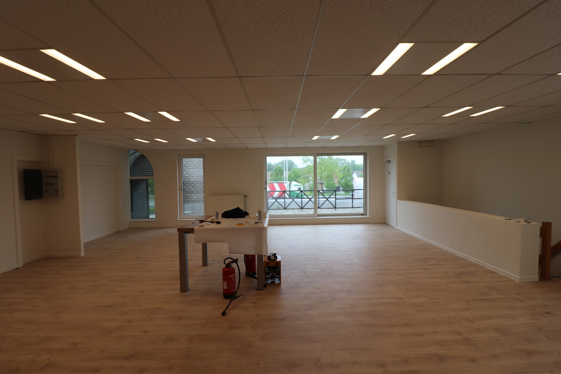 Ruime kantoorruimte van ca. 150m² op de 1ste verdieping met voldoende parking -  Gelegen aan de Ring van Herentals. foto 2