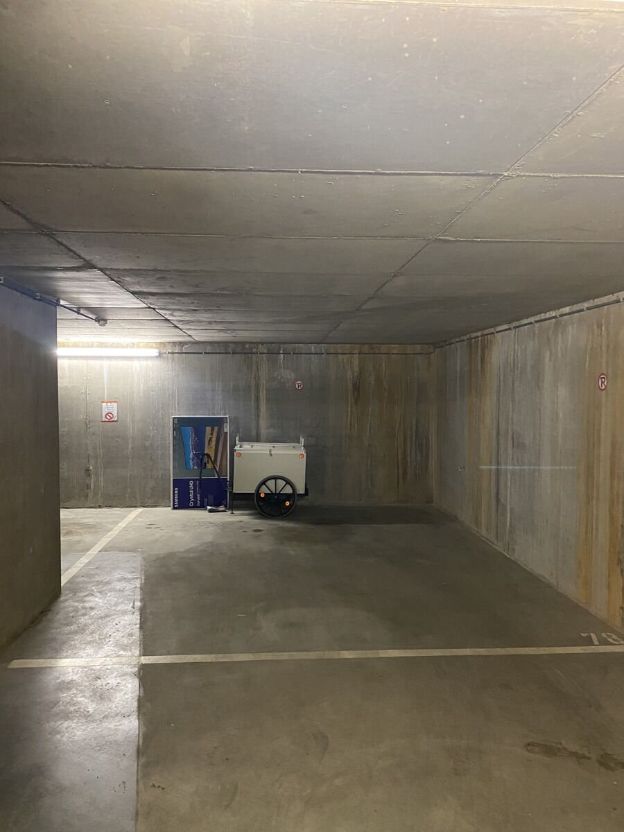 Ruime autostaanplaats in recente ondergrondse garage te koop foto 3