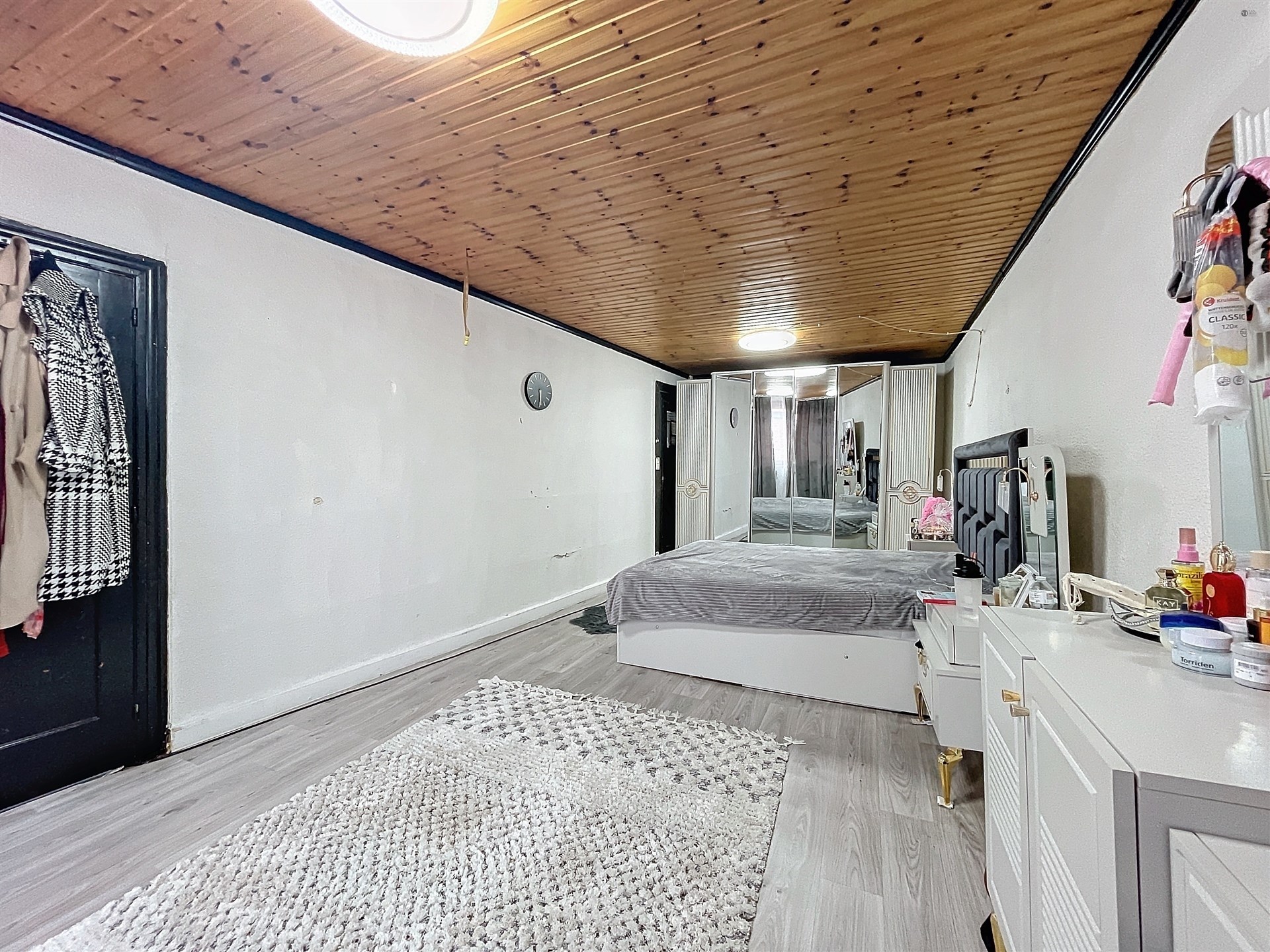 Op te frissen 5 slaapkamer woning met garage in het centrum van Sint-Niklaas. foto 11