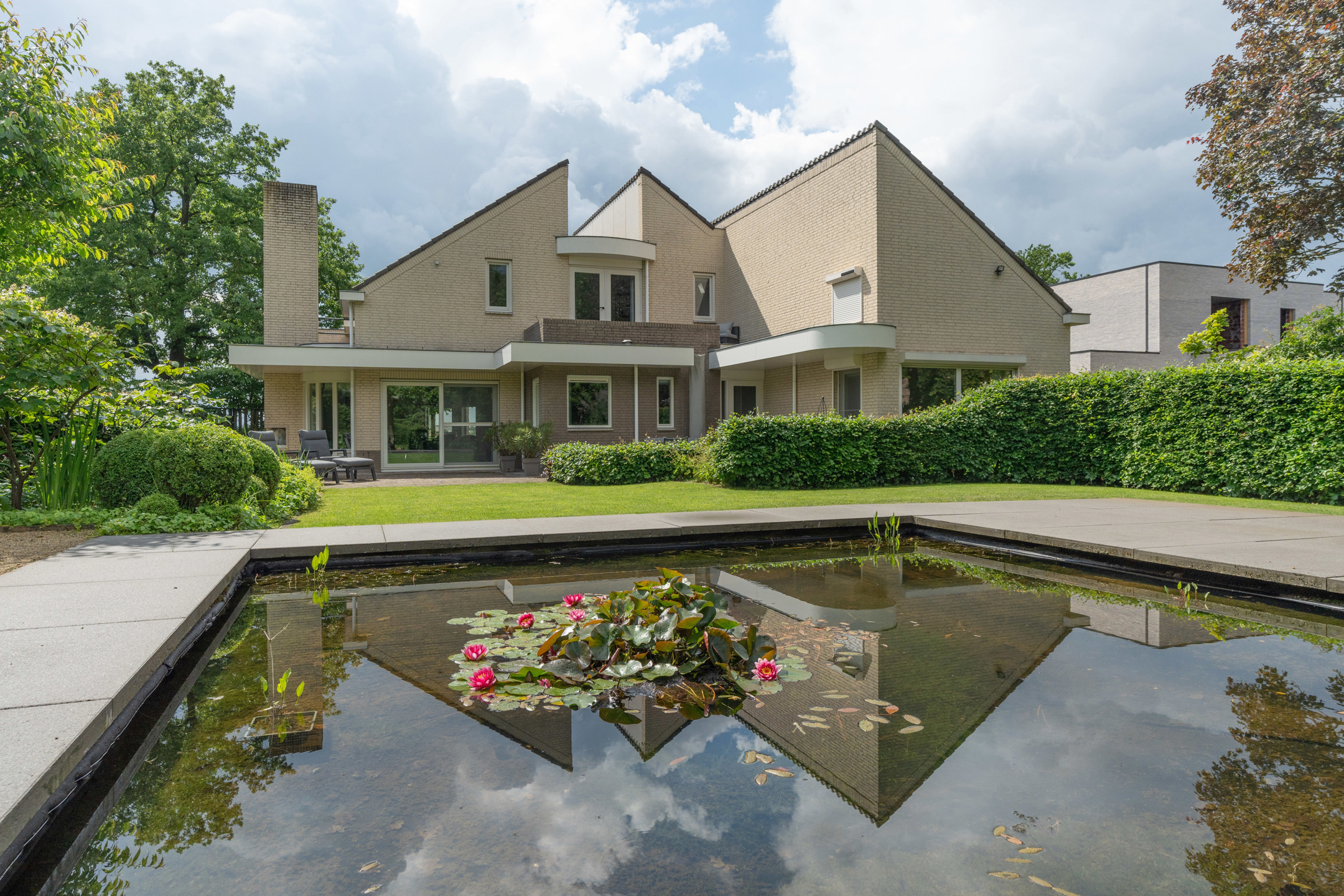 Unieke instapklare villa op 1500 m² te Oud-Turnhout foto 2
