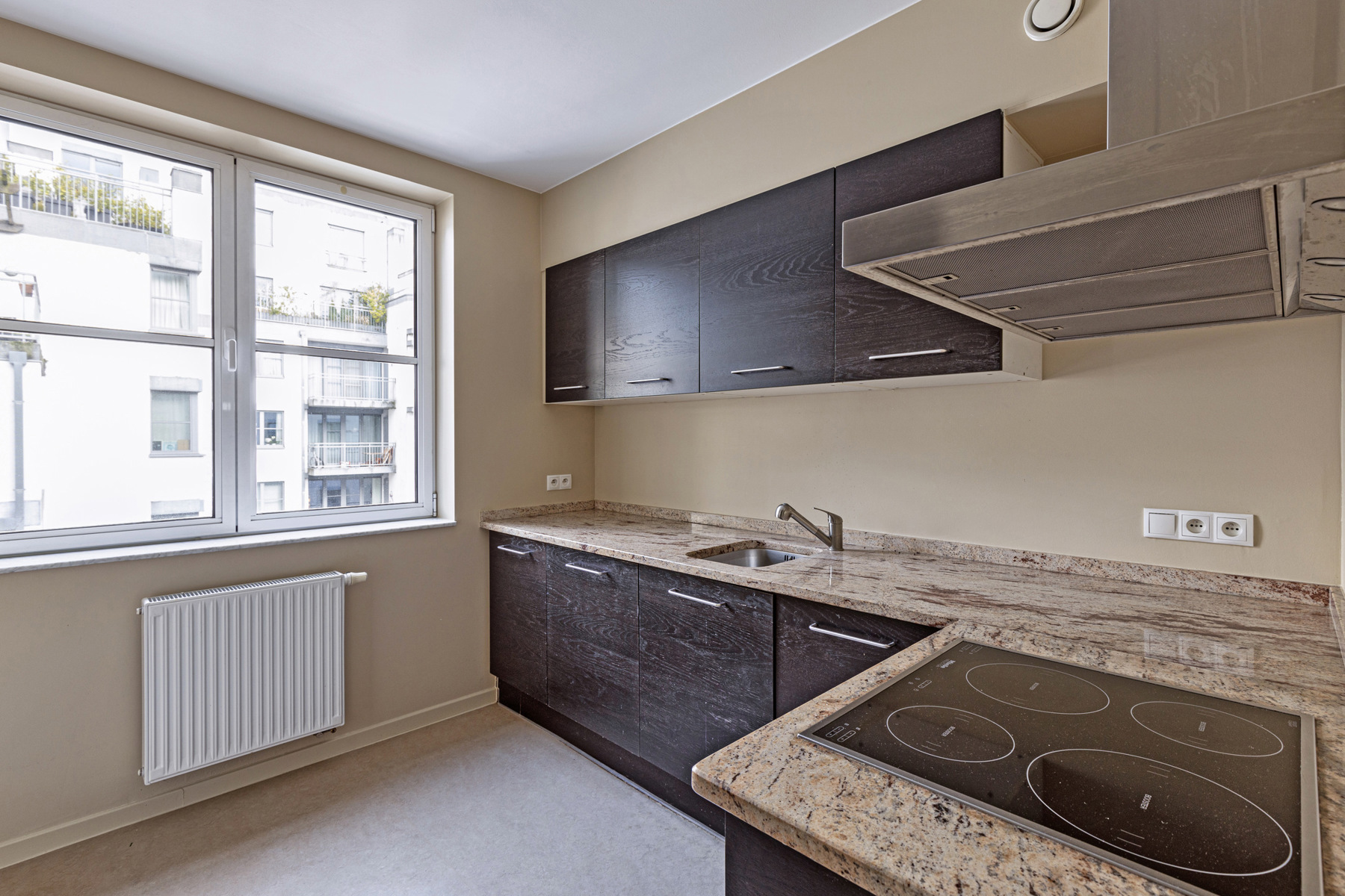 2 slaapkamer appartement met ruim terras in centrum Brussel foto 6