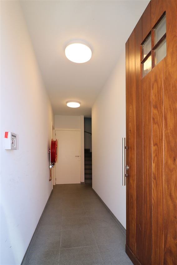 Gelijkvloers appartement met 2 slpk., terras en dadelijke toegang tot grote kelderberging  foto 12