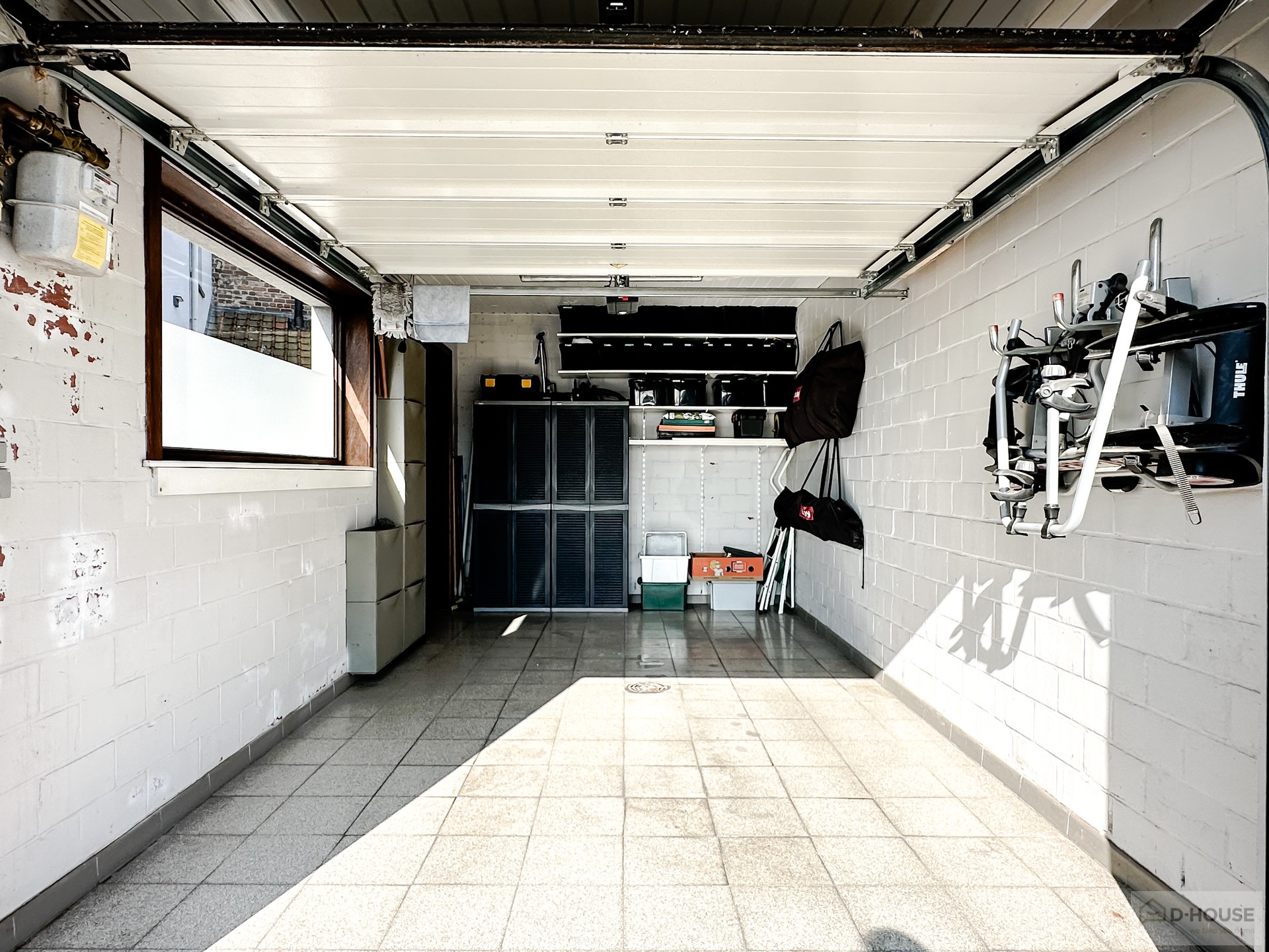 Zéér ruime halfopen woning met garage te Wevelgem. foto 18