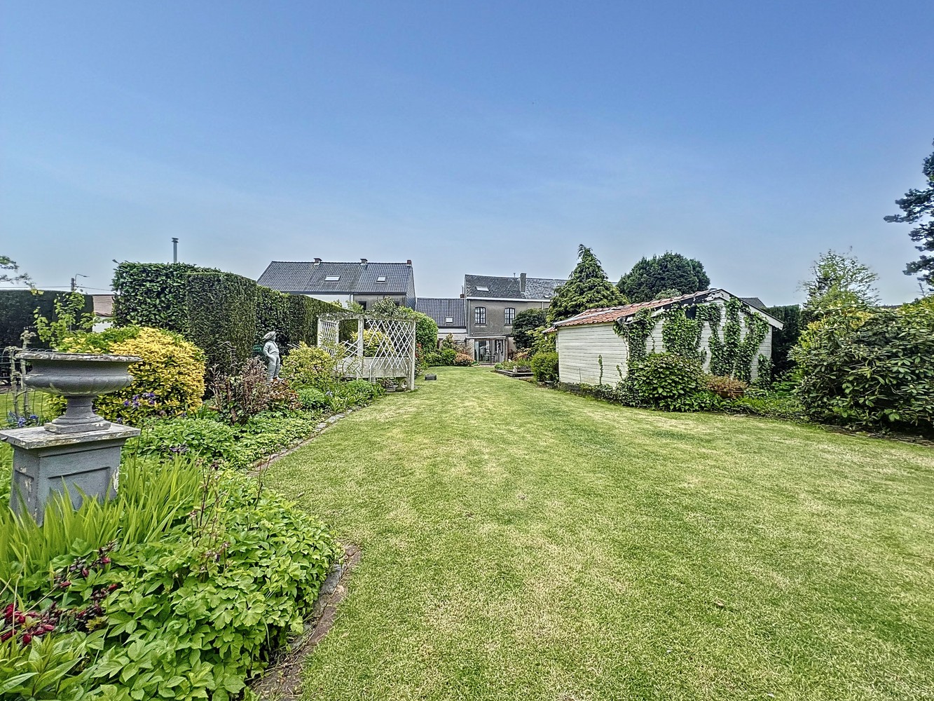 Charmante rijwoning met prachtige tuin te koop in Wetteren foto 17