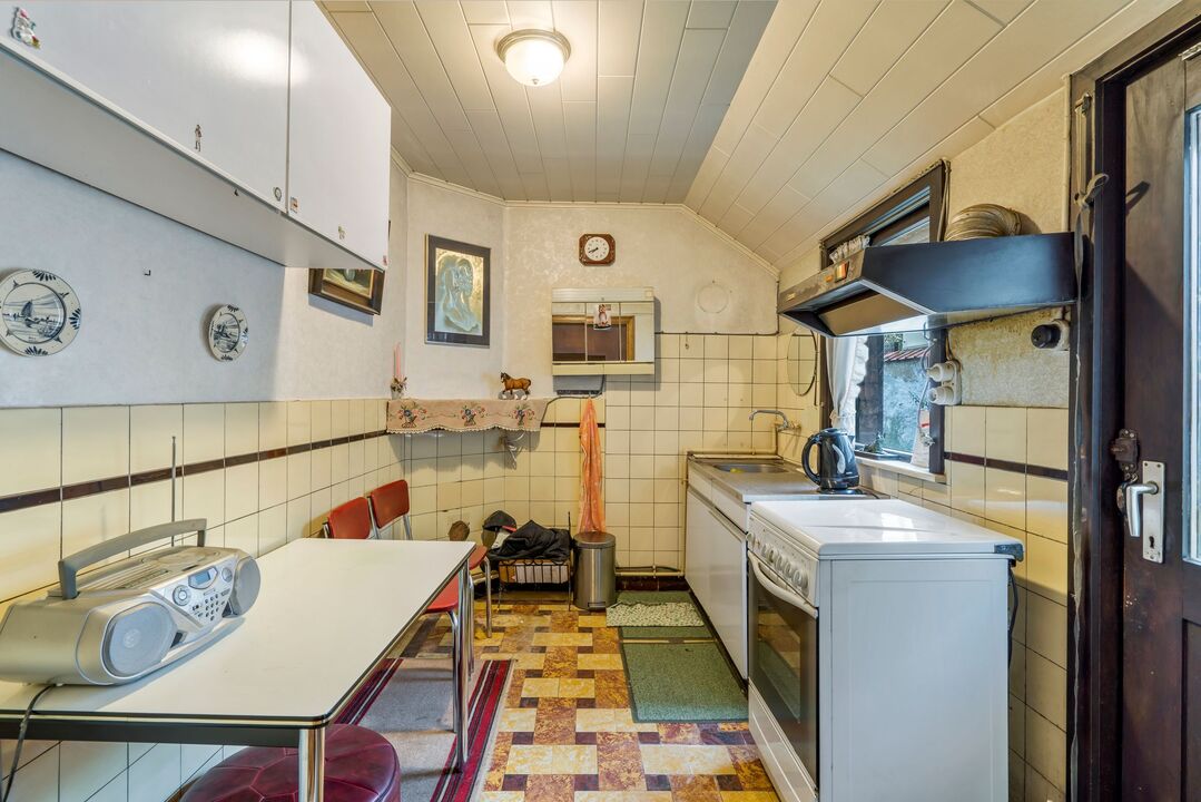 Te renoveren woning op toplocatie te Sint-Michiels met grondopp. van 405m²! foto 6