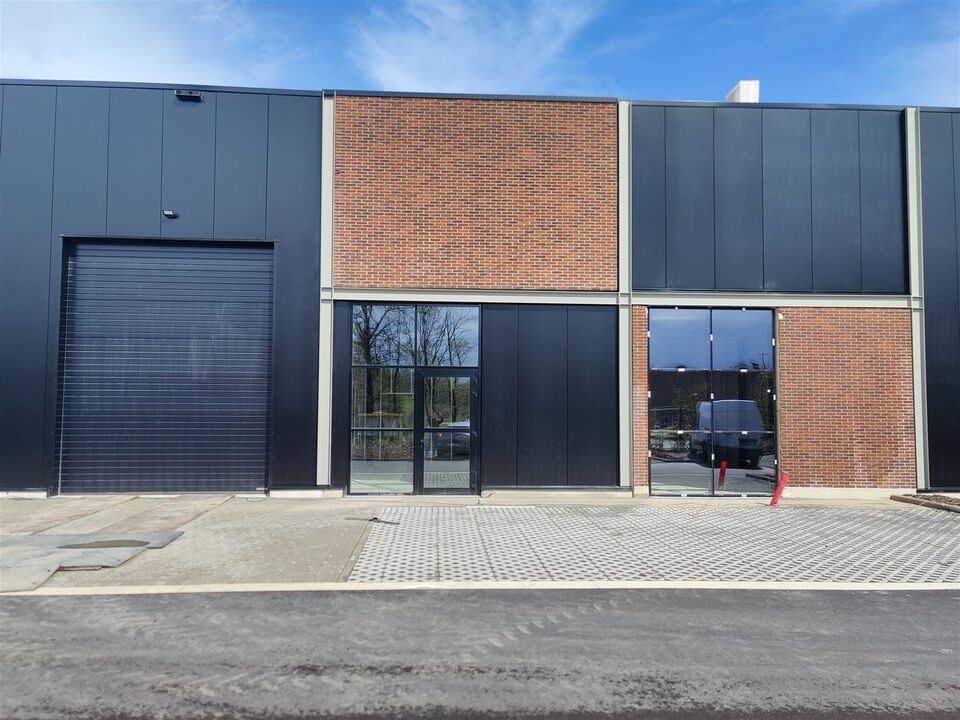 Nieuwbouw KMO unit op bedrijvenparkt C-Site te Hasselt foto 1