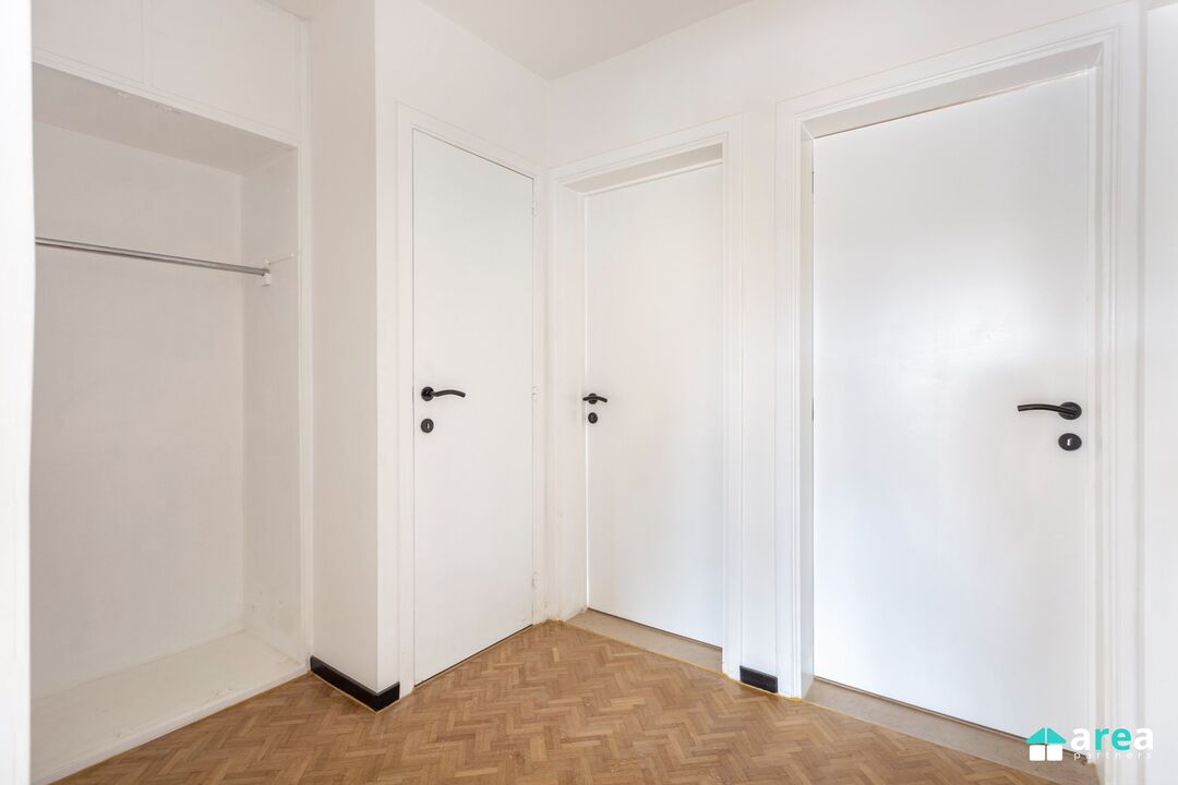 Prachtig  gerenoveerd appartement met 2 slpk foto 14